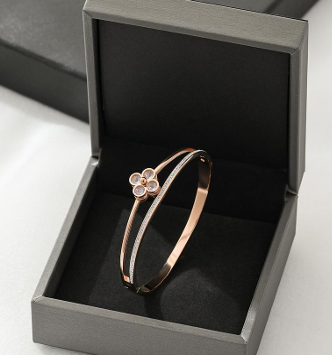 Fleur Bangle