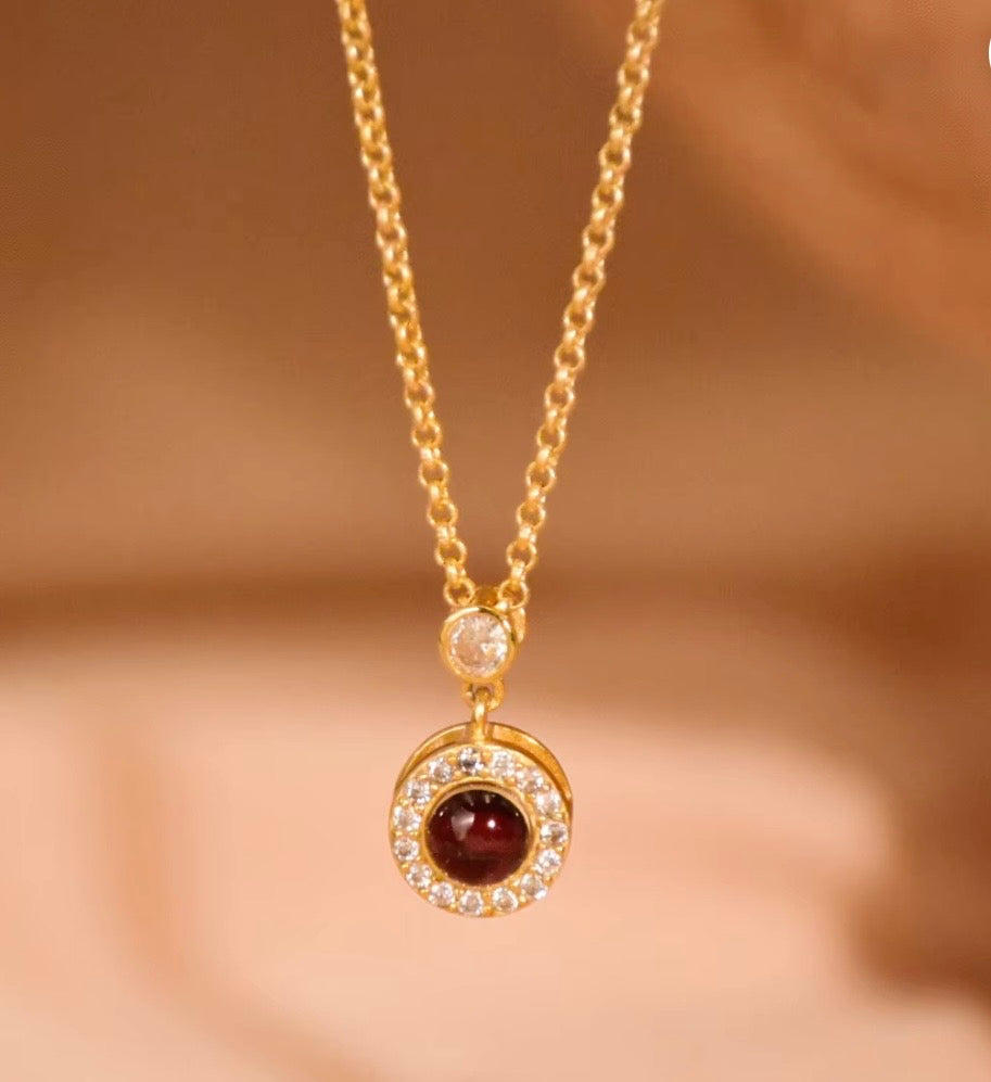 "AULIK" Projection necklace