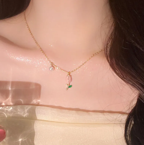 Blooming Tulip Pearl Necklace