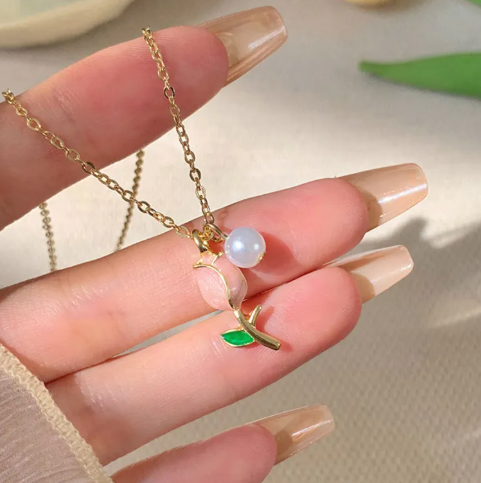 Blooming Tulip Pearl Necklace