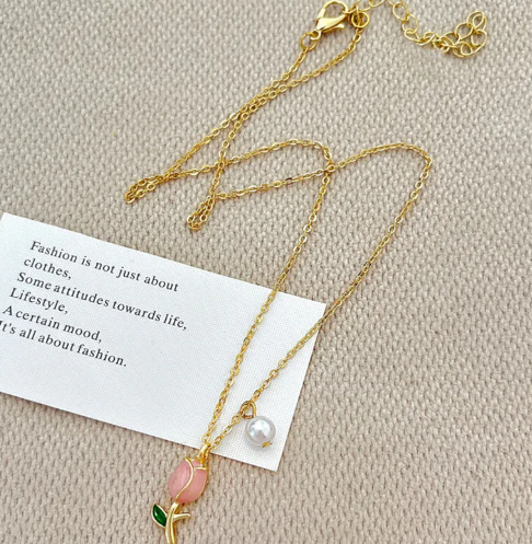 Blooming Tulip Pearl Necklace