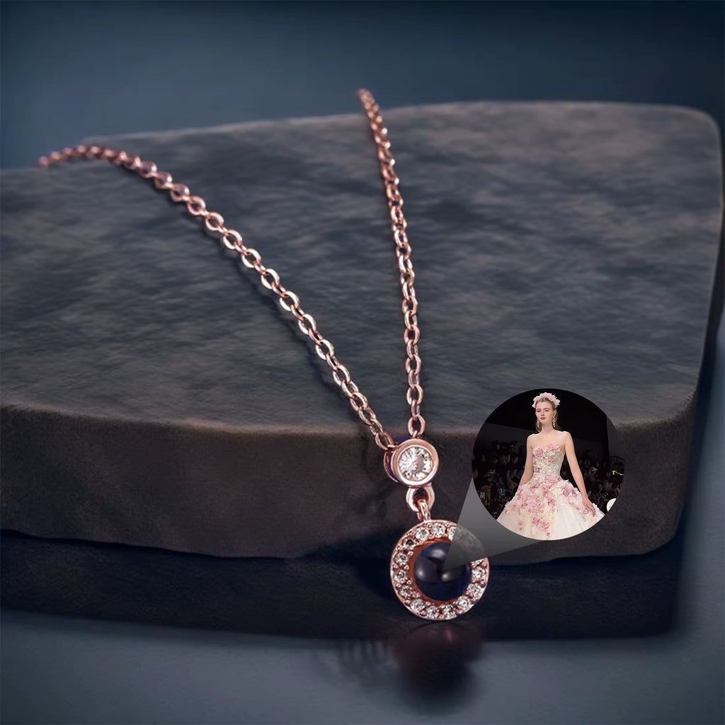 "AULIK" Projection necklace